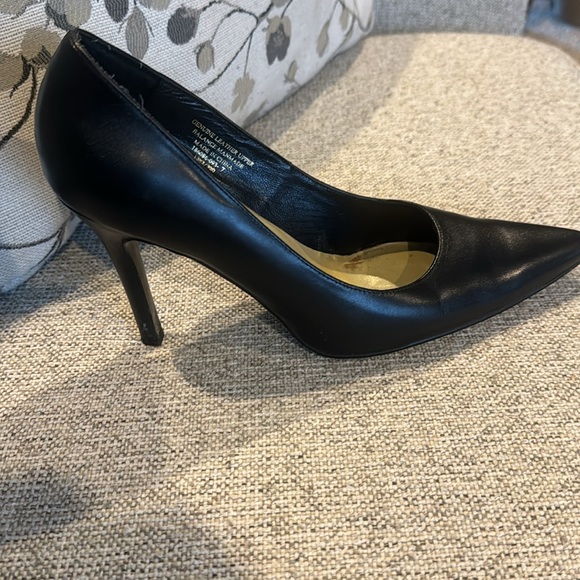 EUC- Colin Stuart- black Leather Stilettos. Size 7. - Picture 5 of 5